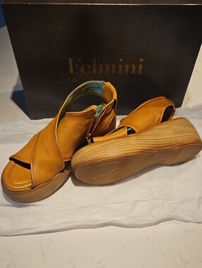 NWT Felmini Women's Platform Peep-Toe Sandals in Mustard